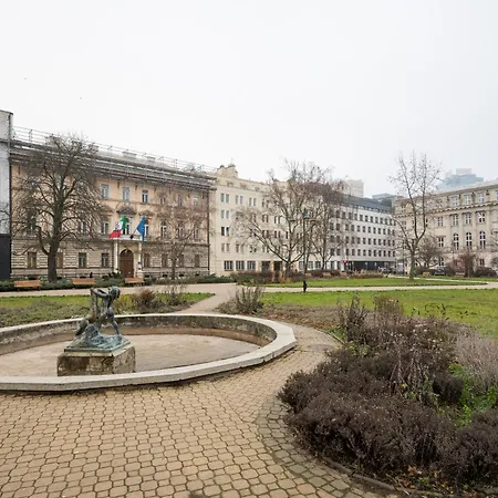 Plac Dabrowskiego Deluxe Apartment