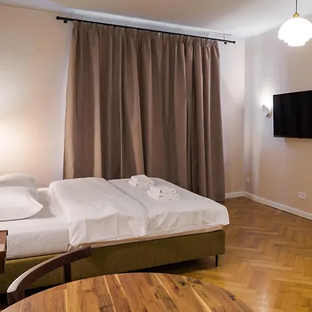 Plac Dabrowskiego Deluxe Apartment *