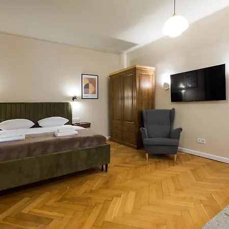 Plac Dabrowskiego Deluxe Apartment *